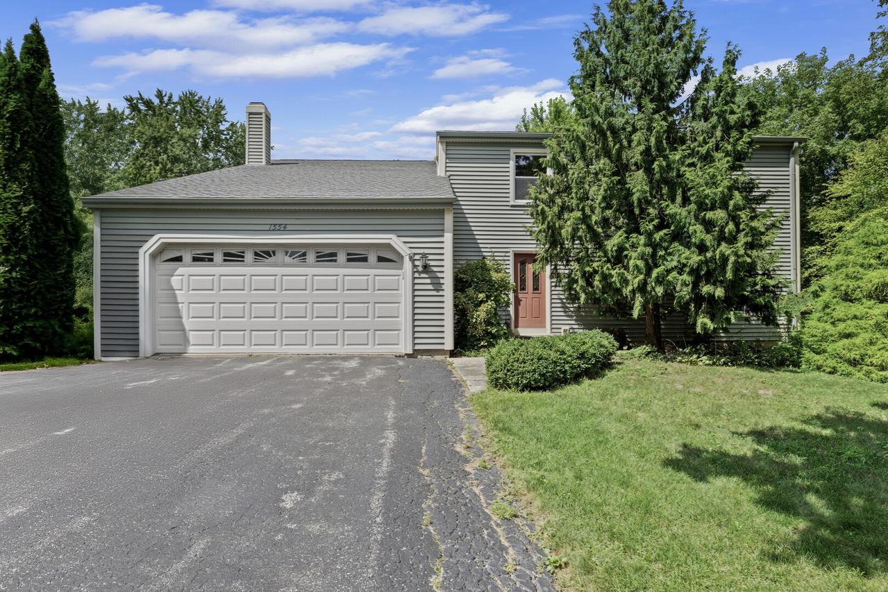 1554 Deer Run Rd., Gurnee, IL 60031