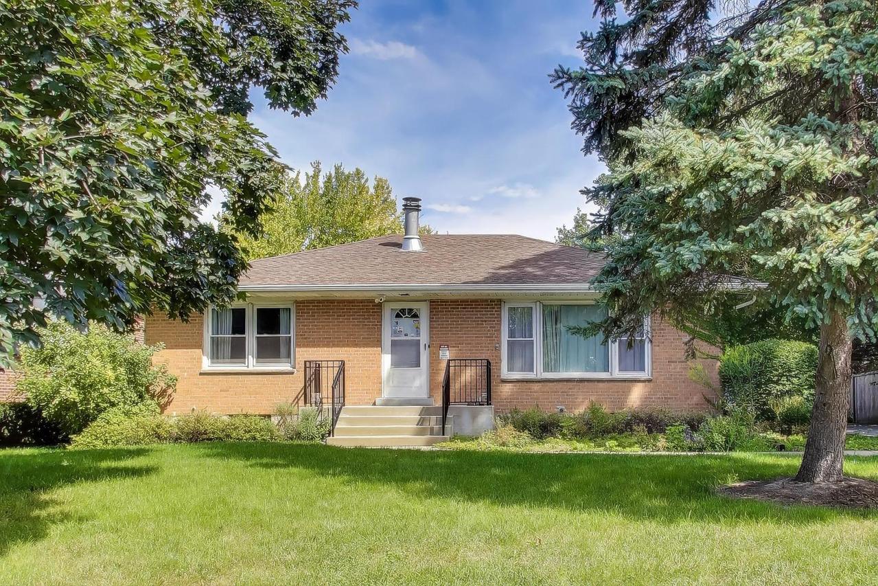 927 Half Day Rd., Highland Park, IL 60035
