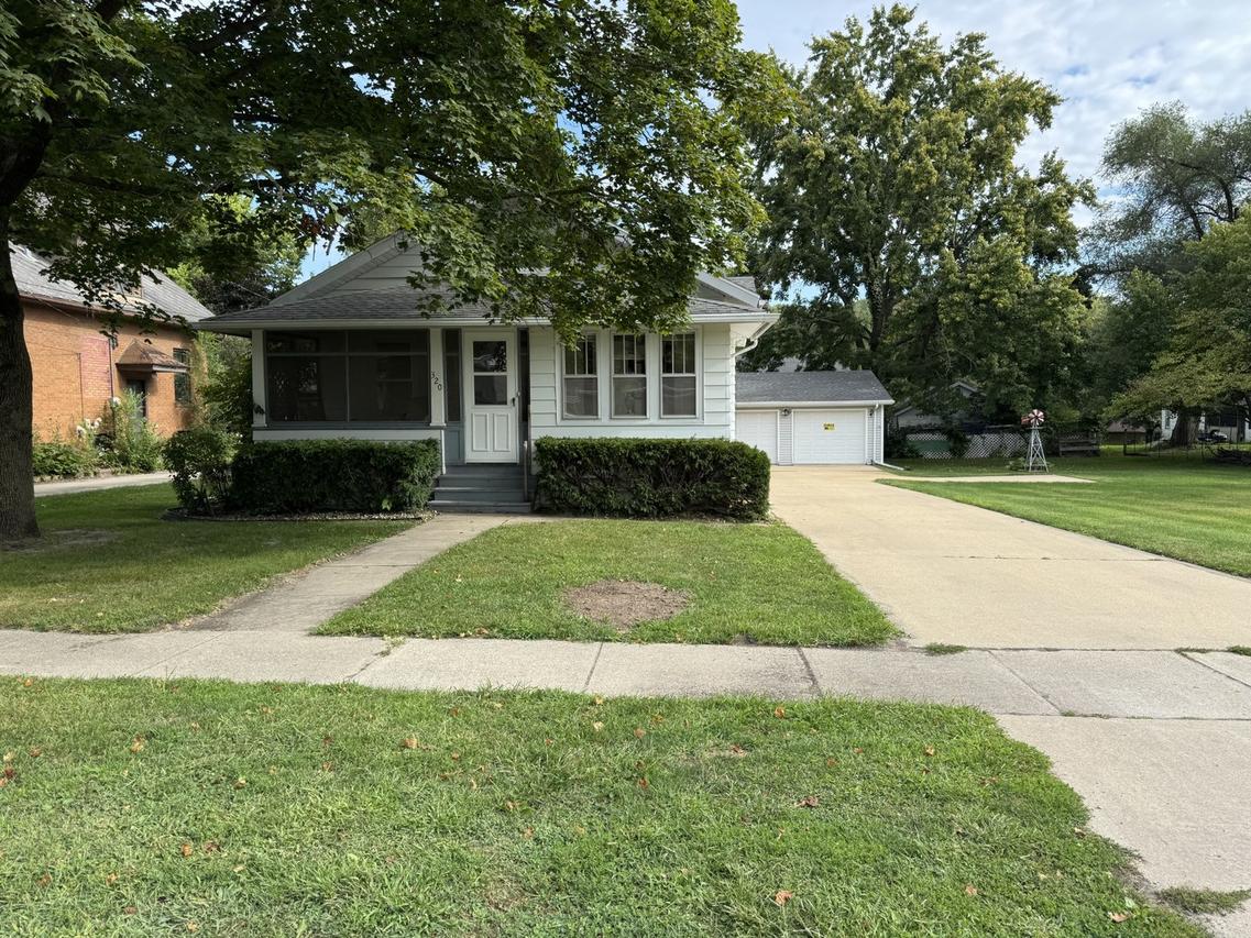 320 E Church St., Utica, IL 61373