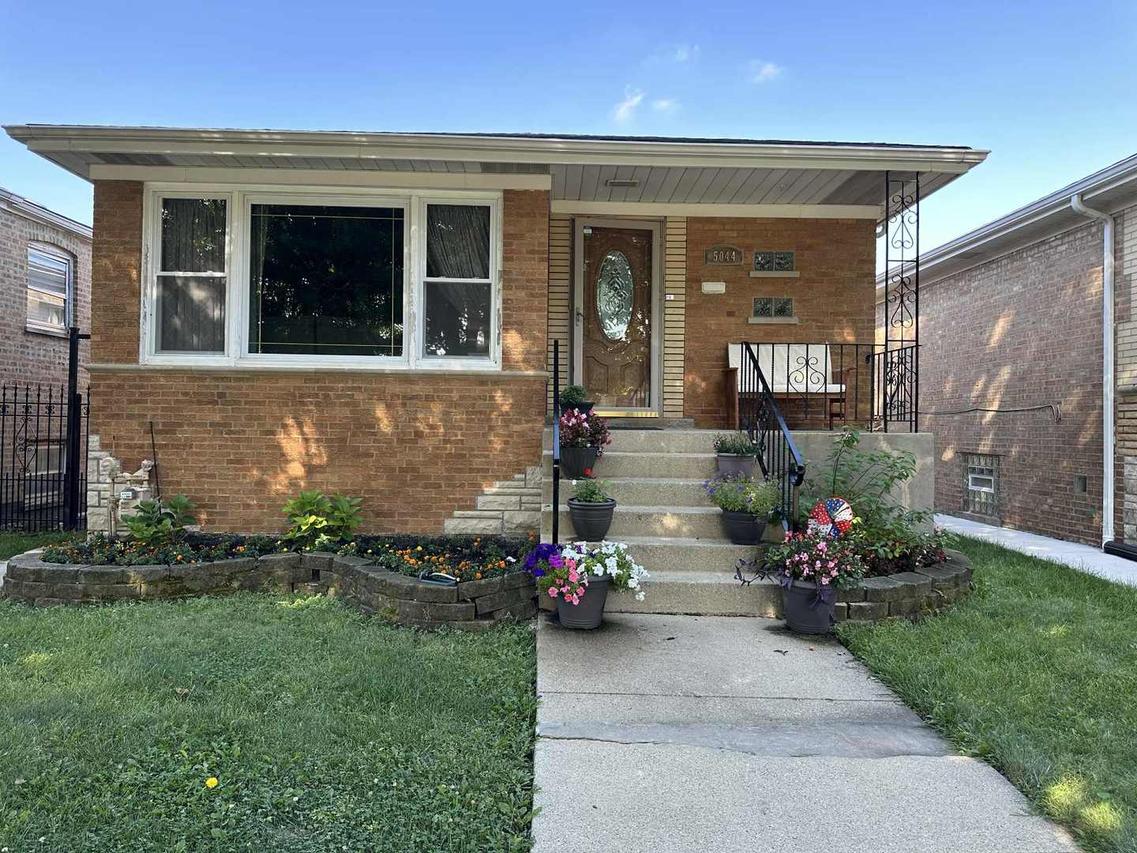 5044 S Ridgeway Ave., Chicago, IL 60632