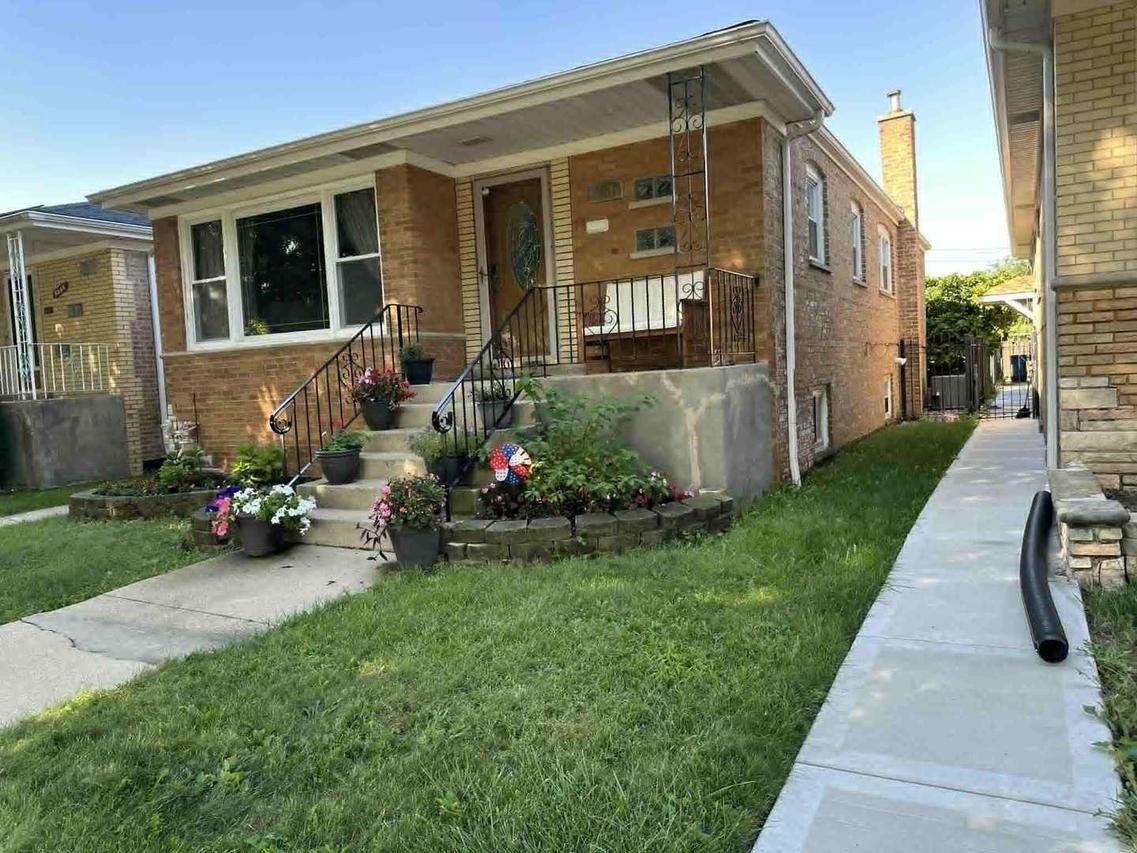 5044 S Ridgeway Ave., Chicago, IL 60632