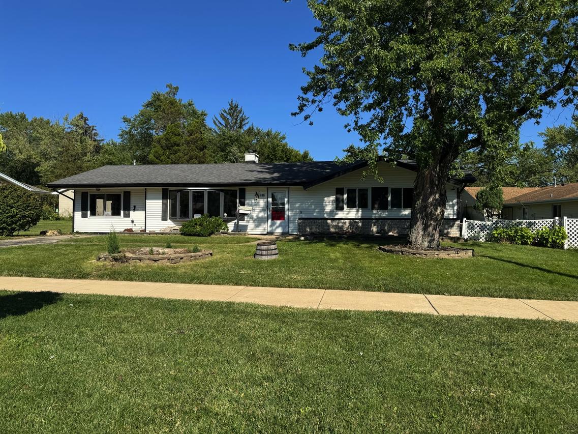 135 S Walnut Ln., Schaumburg, IL 60193