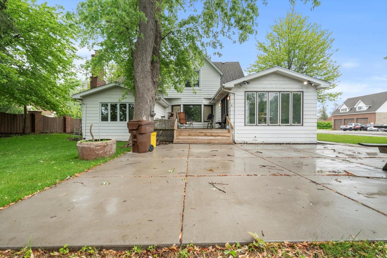15285 State St., South Holland, IL 60473