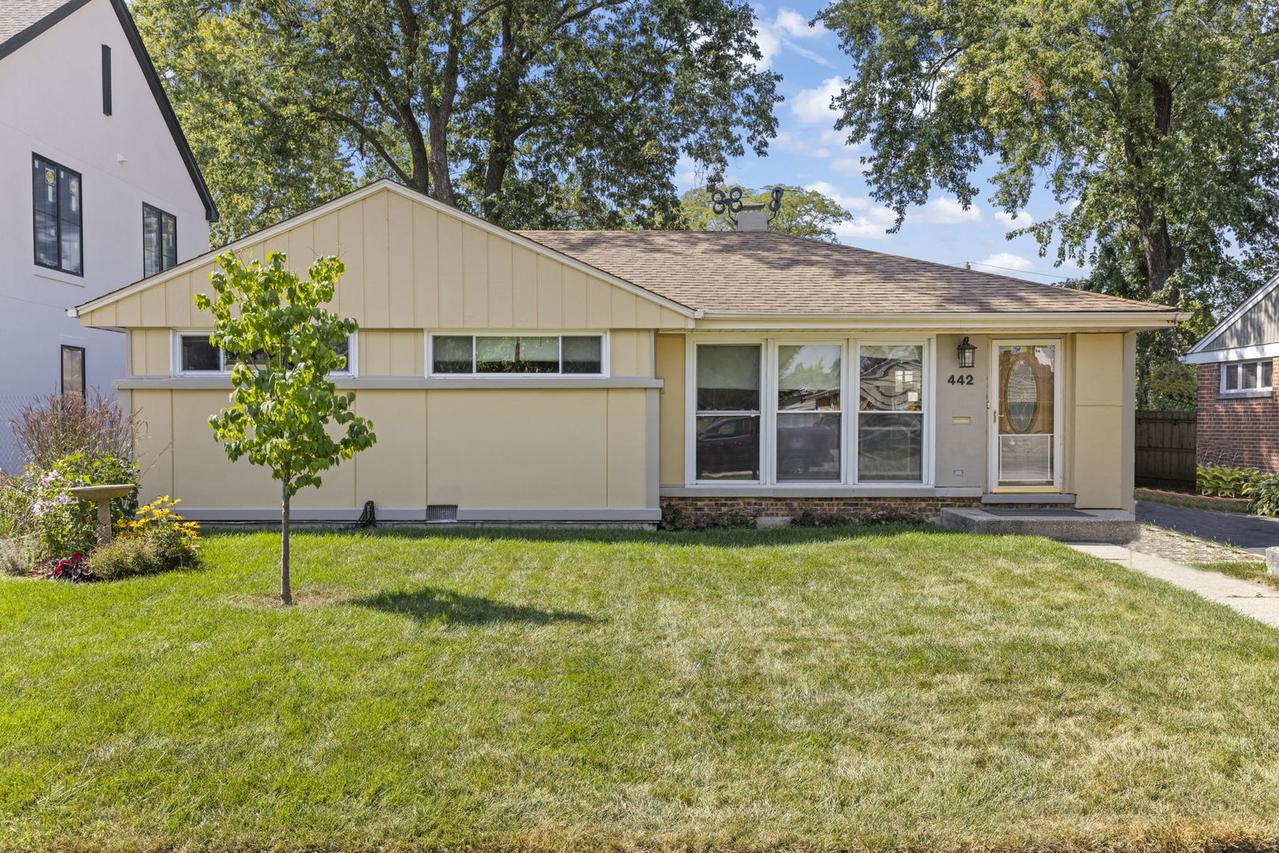 442 N Ridgeland Ave., Elmhurst, IL 60126