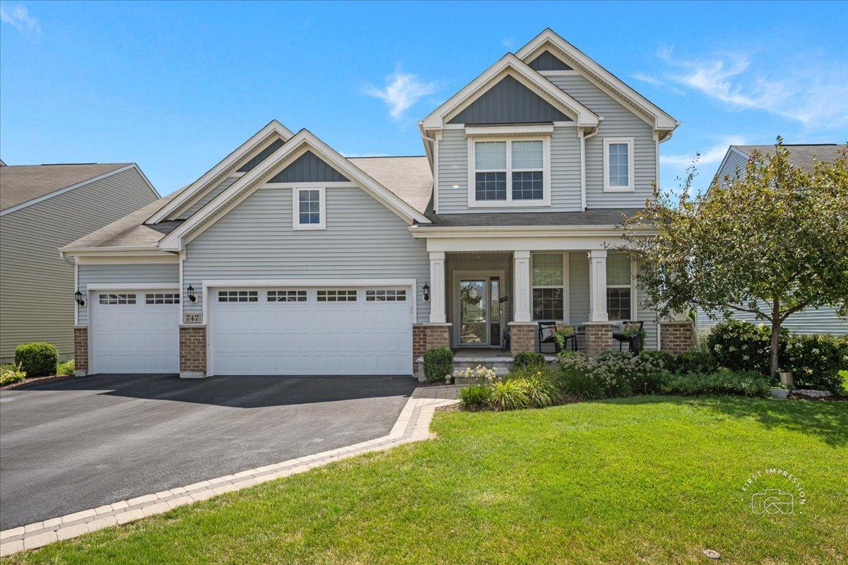 747 Heartland Ln., South Elgin, IL 60177