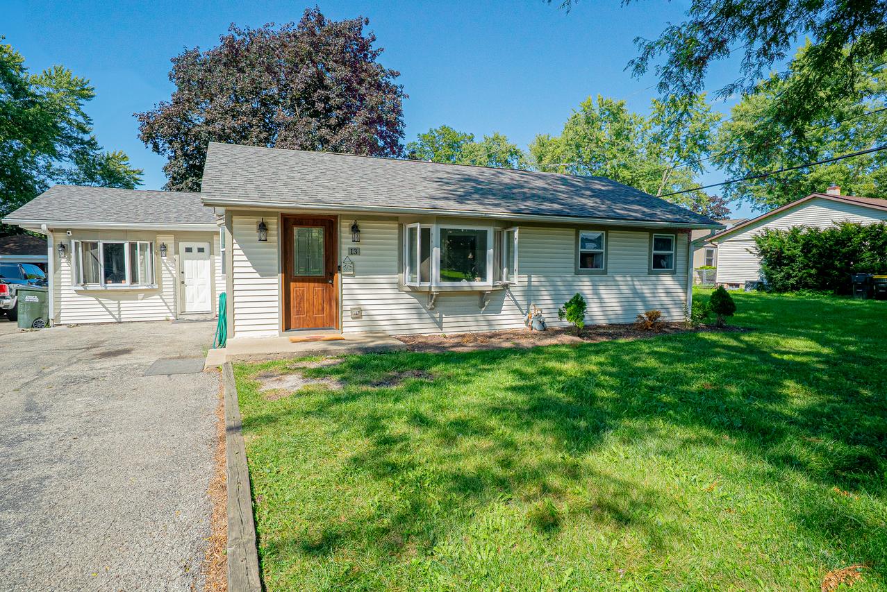 13 Deer Path Rd., Lake In The Hills, IL 60156