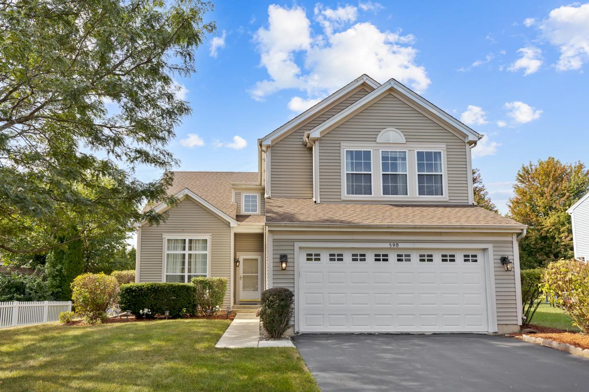 590 Fenwick Ln., South Elgin, IL 60177
