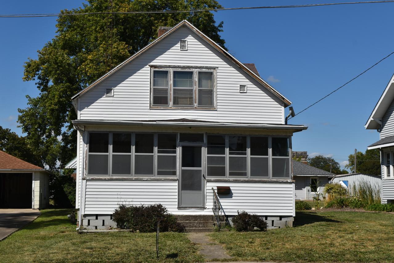 149 W Main St., El Paso, IL 61738