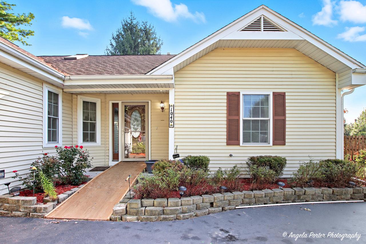 1040 Wimbledon Dr., Island Lake, IL 60042