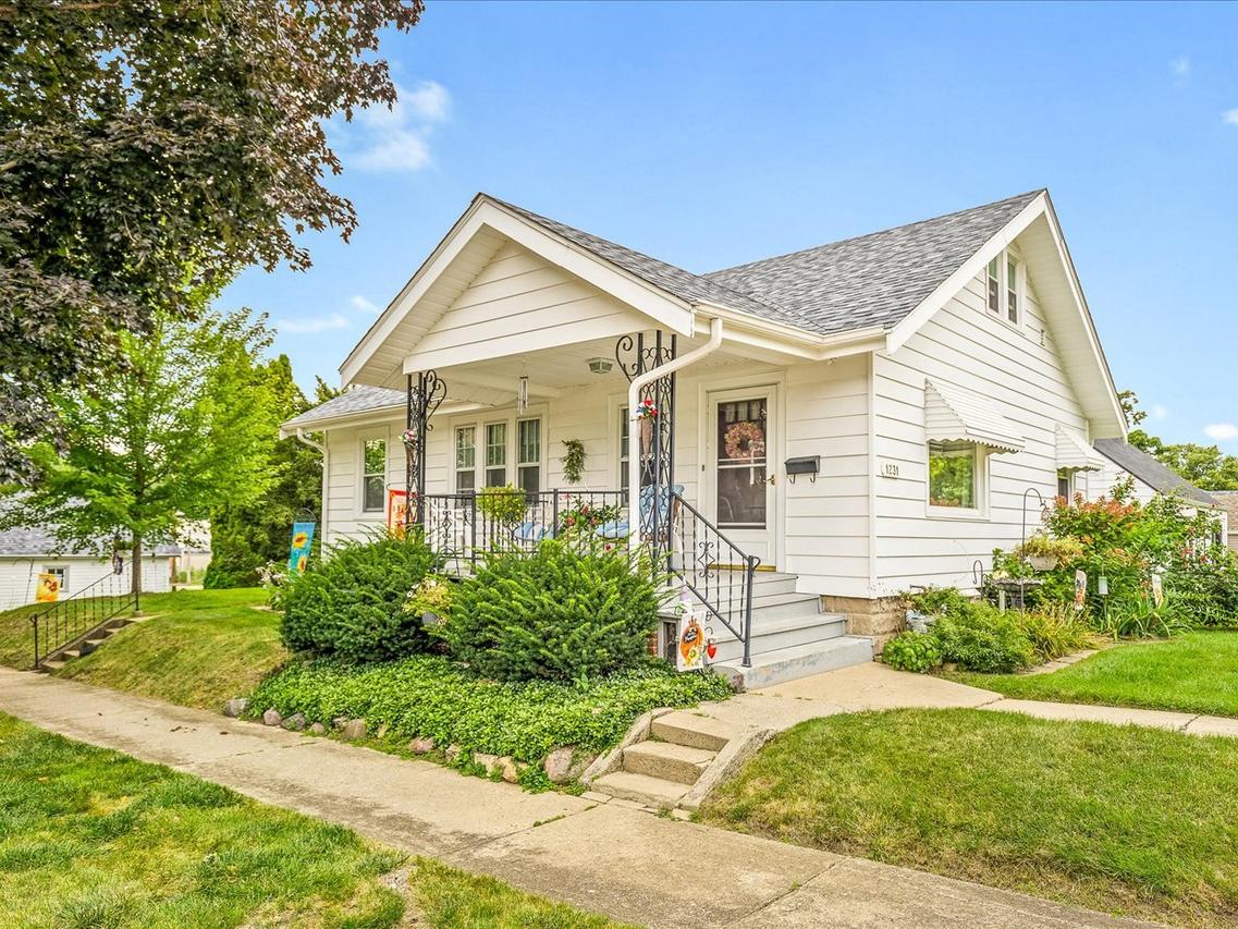1231 23rd St., Rockford, IL 61108