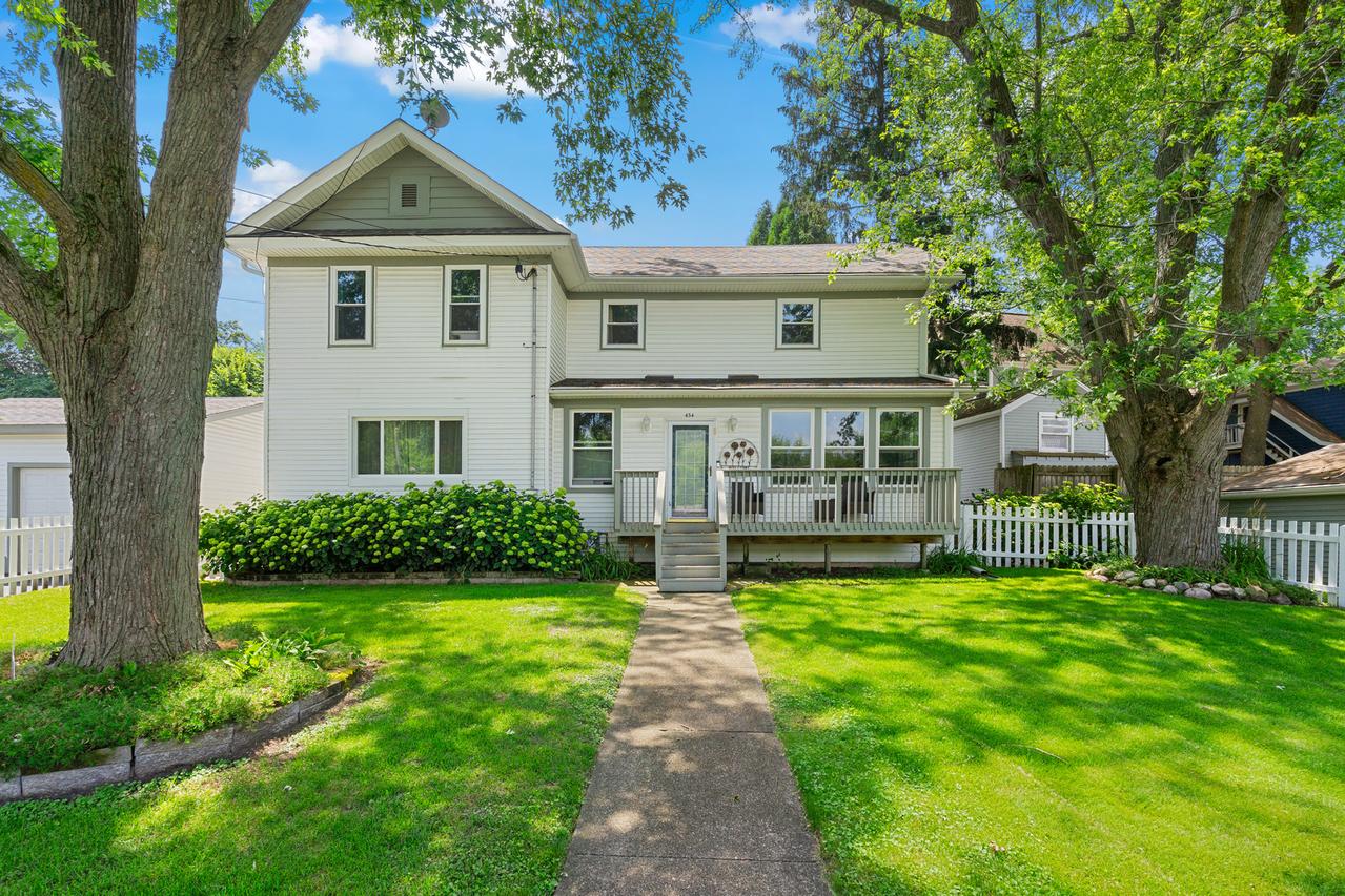 434 Lake Ave., Woodstock, IL 60098