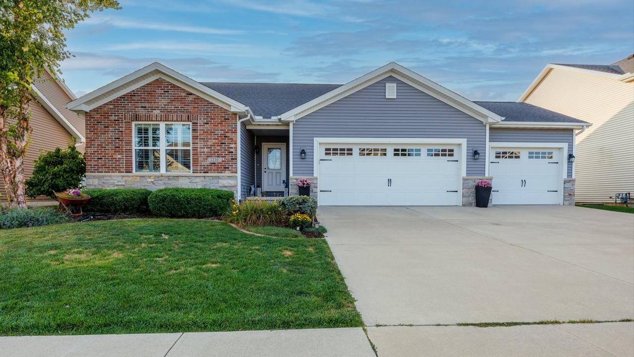 1210 Willow Creek Dr., Bloomington, IL 61705