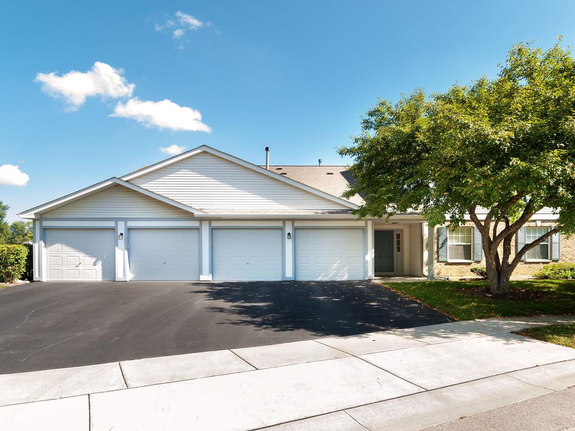 1000 Radclyffe Ct. #B, Elgin, IL 60120