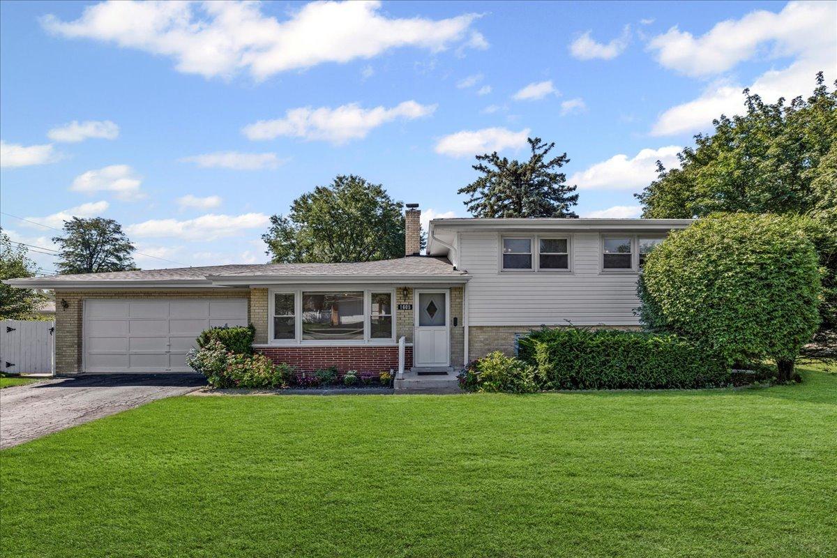 1605 E Frederick St., Arlington Heights, IL 60004