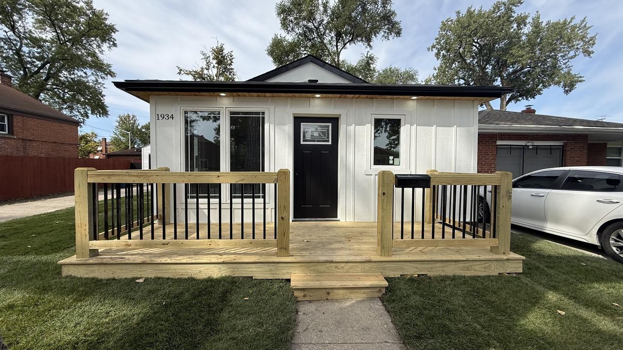 1934 S 20th Ave., Maywood, IL 60153