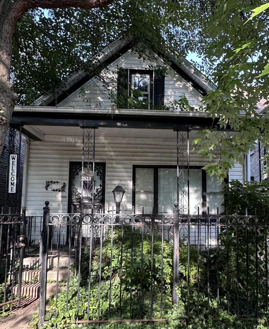 2523 N Rockwell St., Chicago, IL 60647