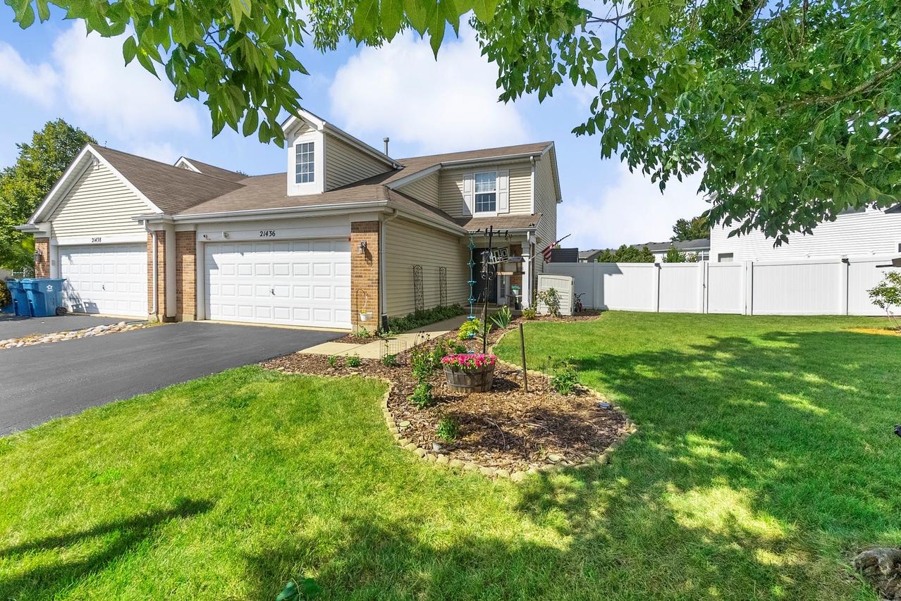 21436 Loch Ln., Crest Hill, IL 60403