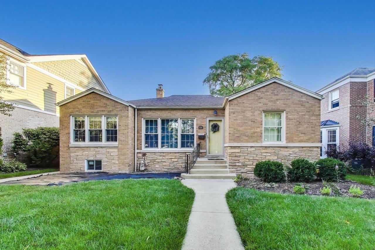 6705 N Ionia Ave., Chicago, IL 60646