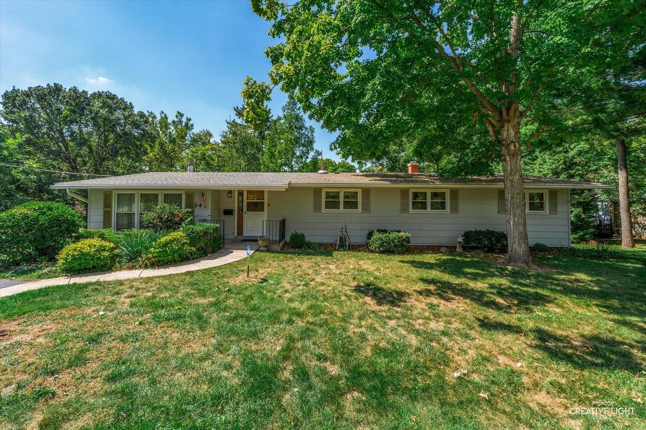 24 S Grant St., North Aurora, IL 60542