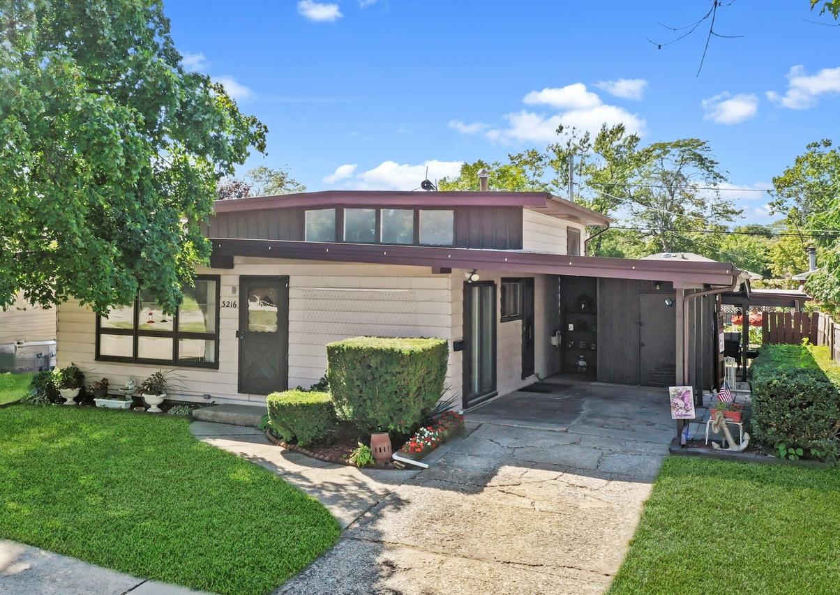 3216 Emerald Ave., Steger, IL 60475