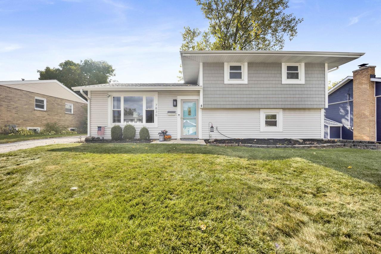 7836 Catalpa Ave., Woodridge, IL 60517