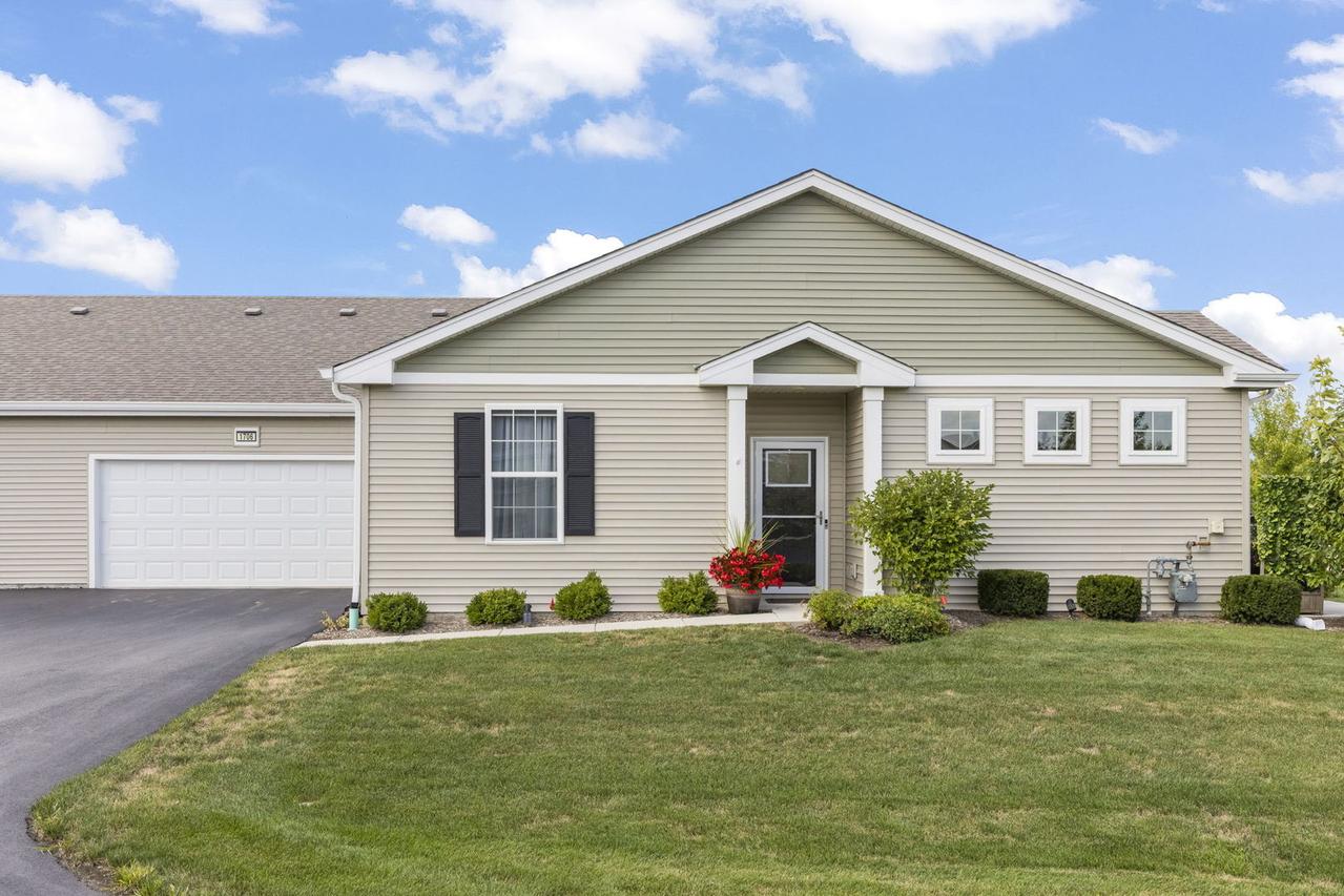 1706 Southern Cir., Pingree Grove, IL 60140