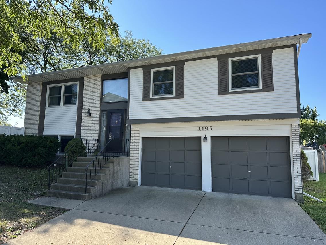 1195 Old Timber Ct., Hoffman Estates, IL 60192