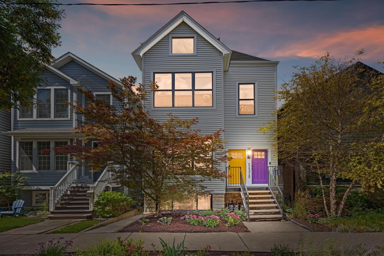 2528 N Fairfield Ave., Chicago, IL 60647