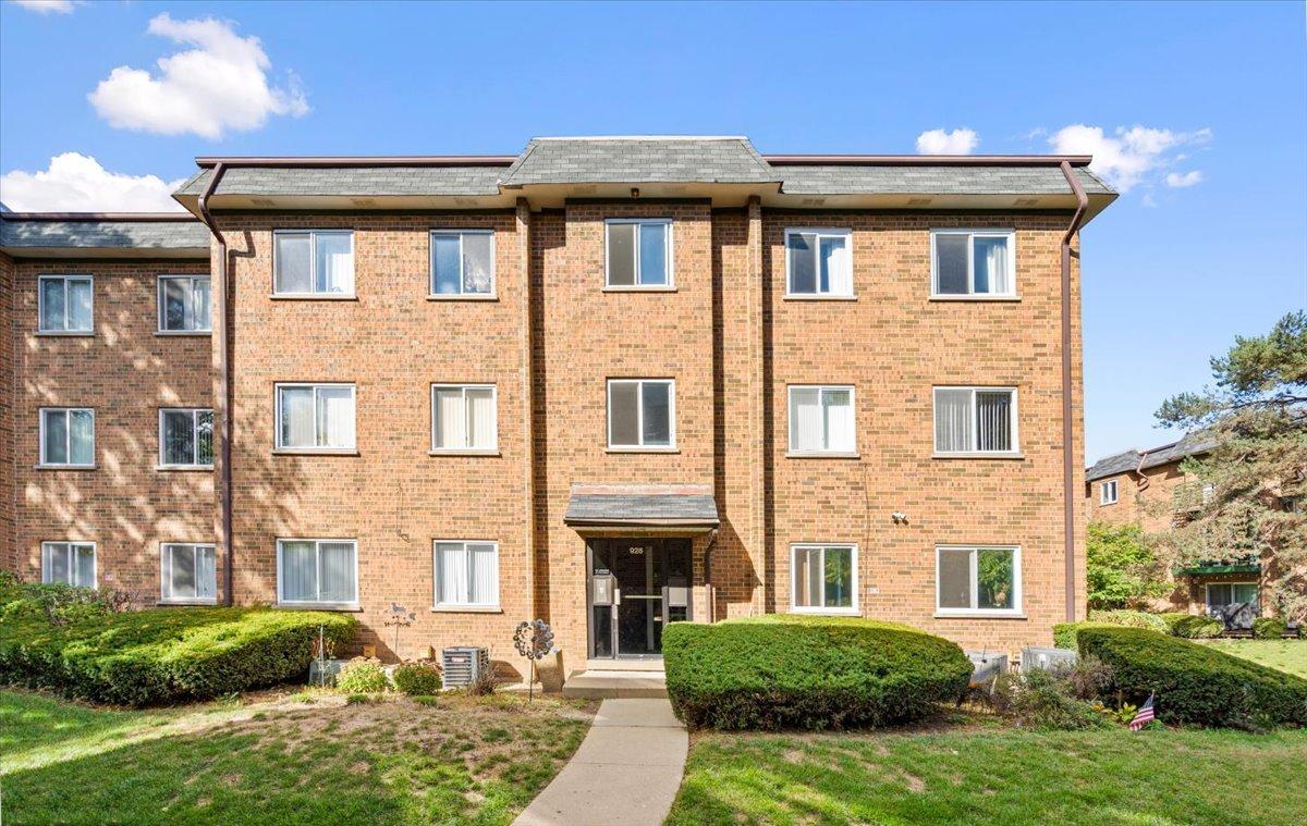 928 Casey Ct. #5, Schaumburg, IL 60173