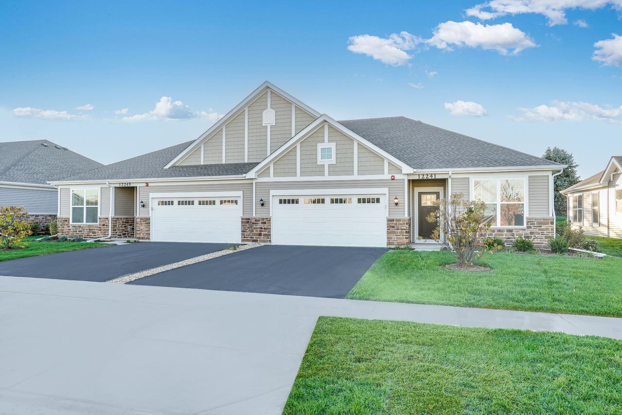 12241 Barcroft Cir., Huntley, IL 60142