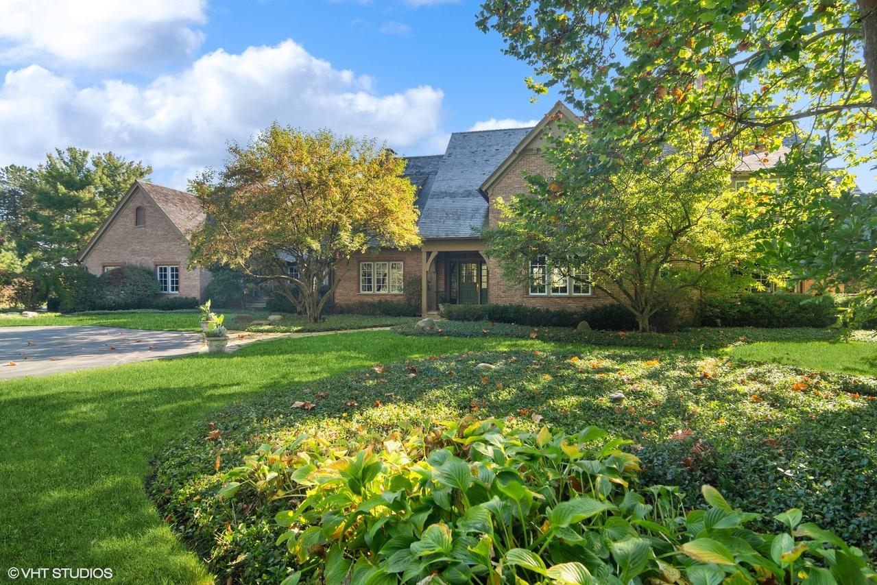 65 Round Barn Rd., Barrington Hills, IL 60010
