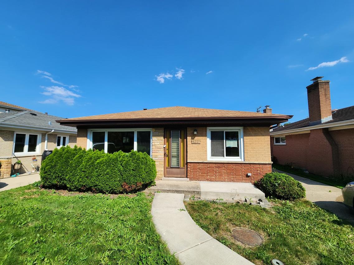 6221 N La Crosse Ave., Chicago, IL 60646