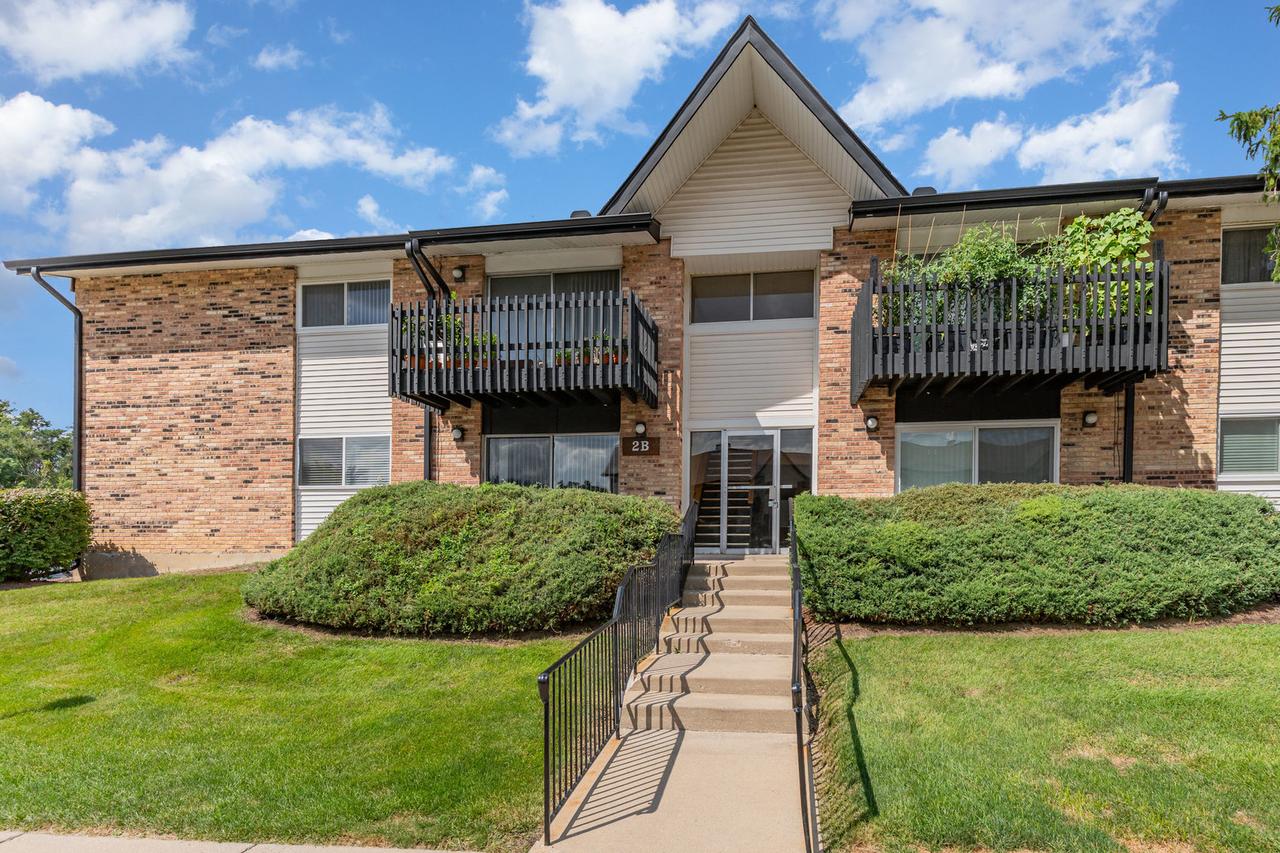 2B Kingery Quarter #207, Willowbrook, IL 60527