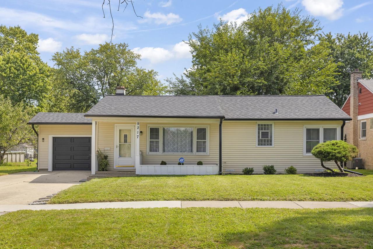9217 Lynwood Dr., Oak Lawn, IL 60453