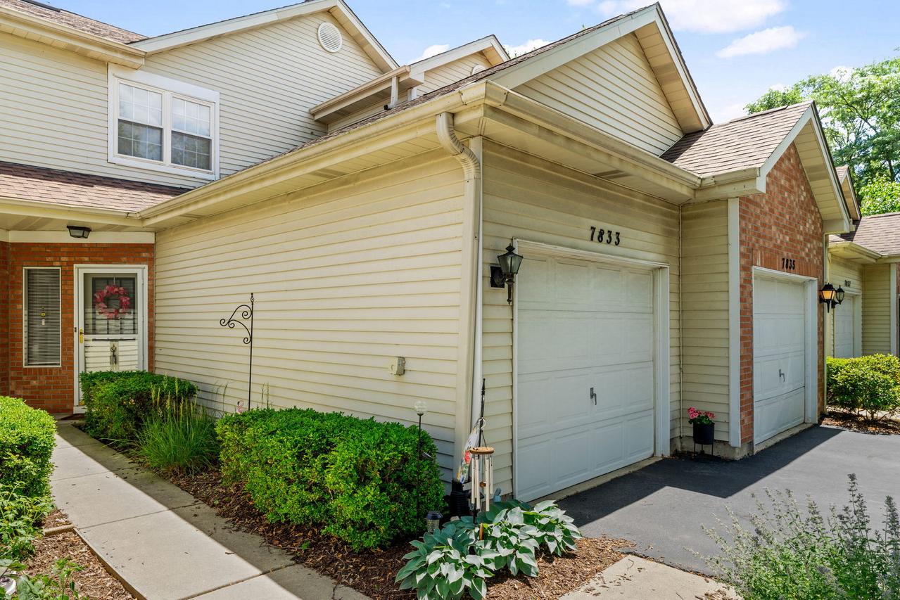 7833 Darien Lake Dr., Darien, IL 60561