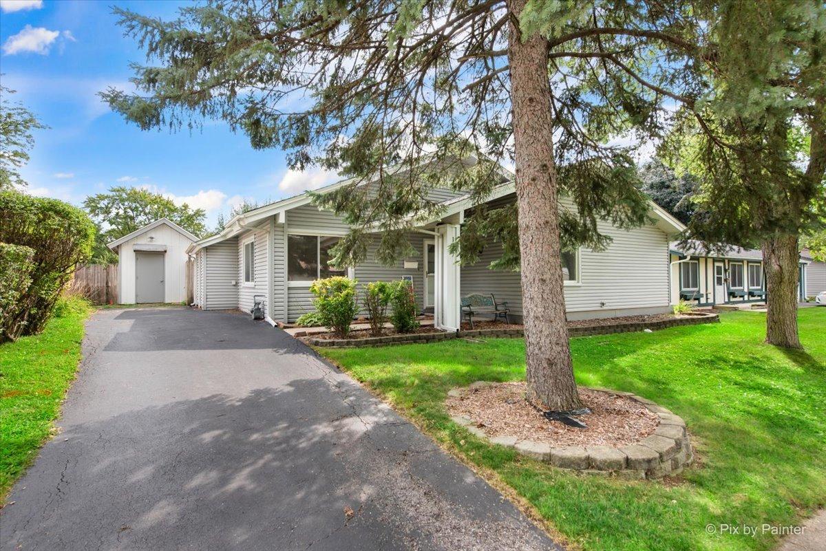 1607 W Celebrity Cir., Hanover Park, IL 60133