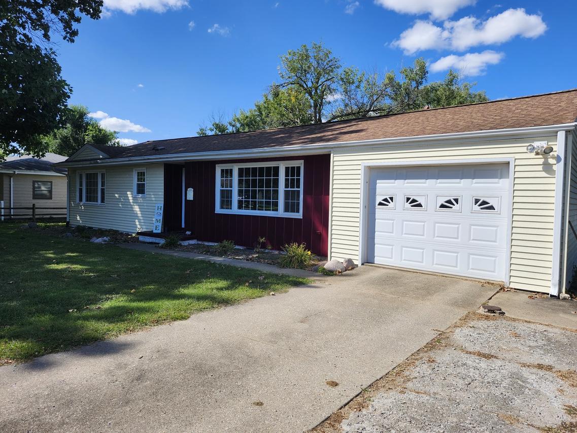 2406 W Olive St., Decatur, IL 62526
