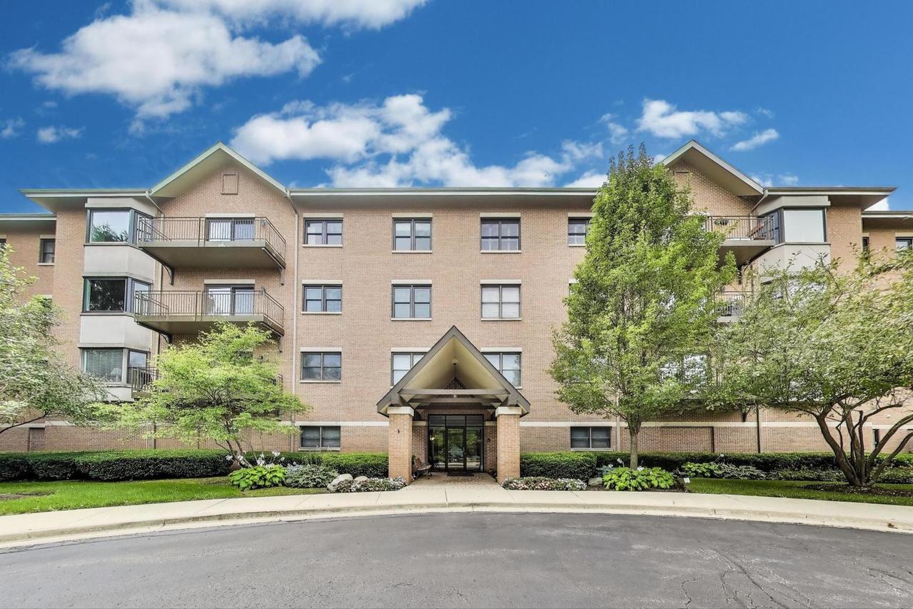 20 Trafalgar Sq. #203, Lincolnshire, IL 60069