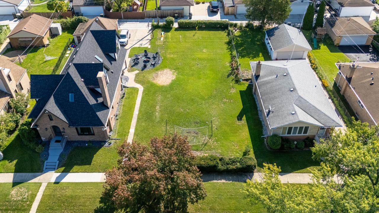8041 N Merrill St., Niles, IL 60714