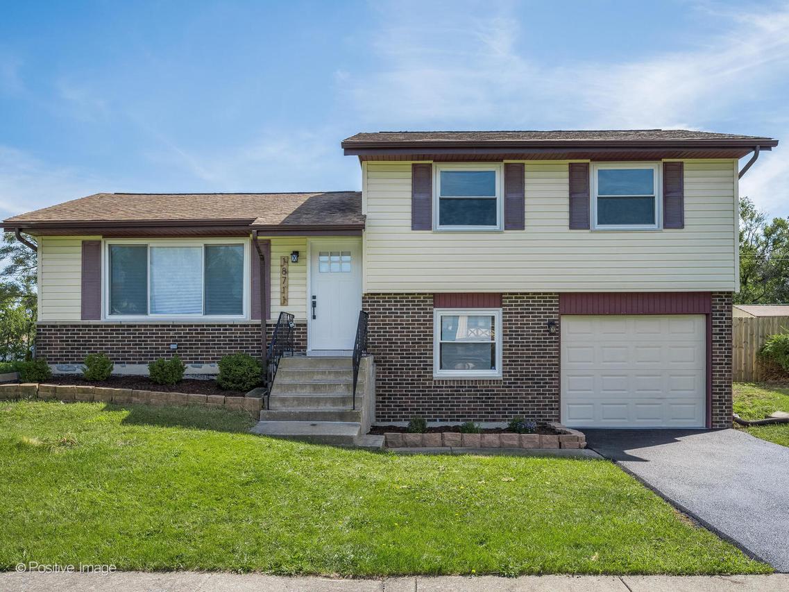 18711 Oakwood Ave., Country Club Hills, IL 60478