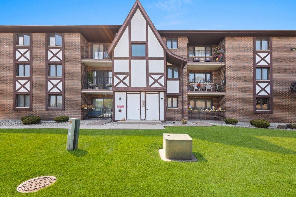 10531 S Roberts Rd. #2D, Palos Hills, IL 60465