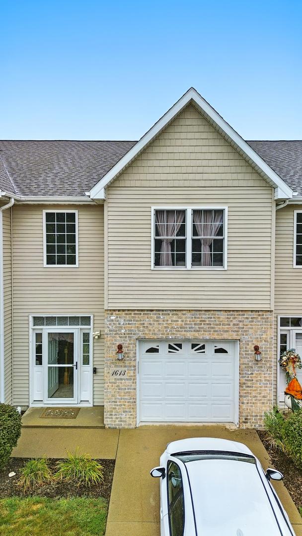 1613 Riverside Cir., Dixon, IL 61021
