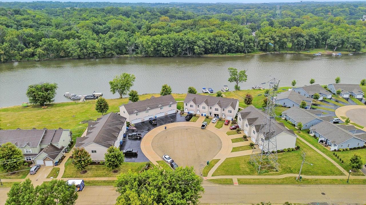 1613 Riverside Cir., Dixon, IL 61021