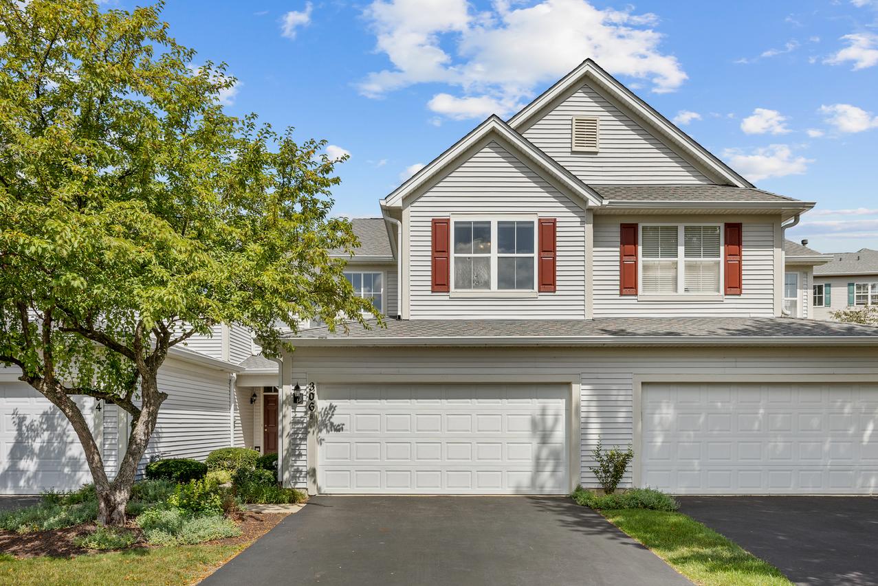 306 Fairmont Ct., St. Charles, IL 60175
