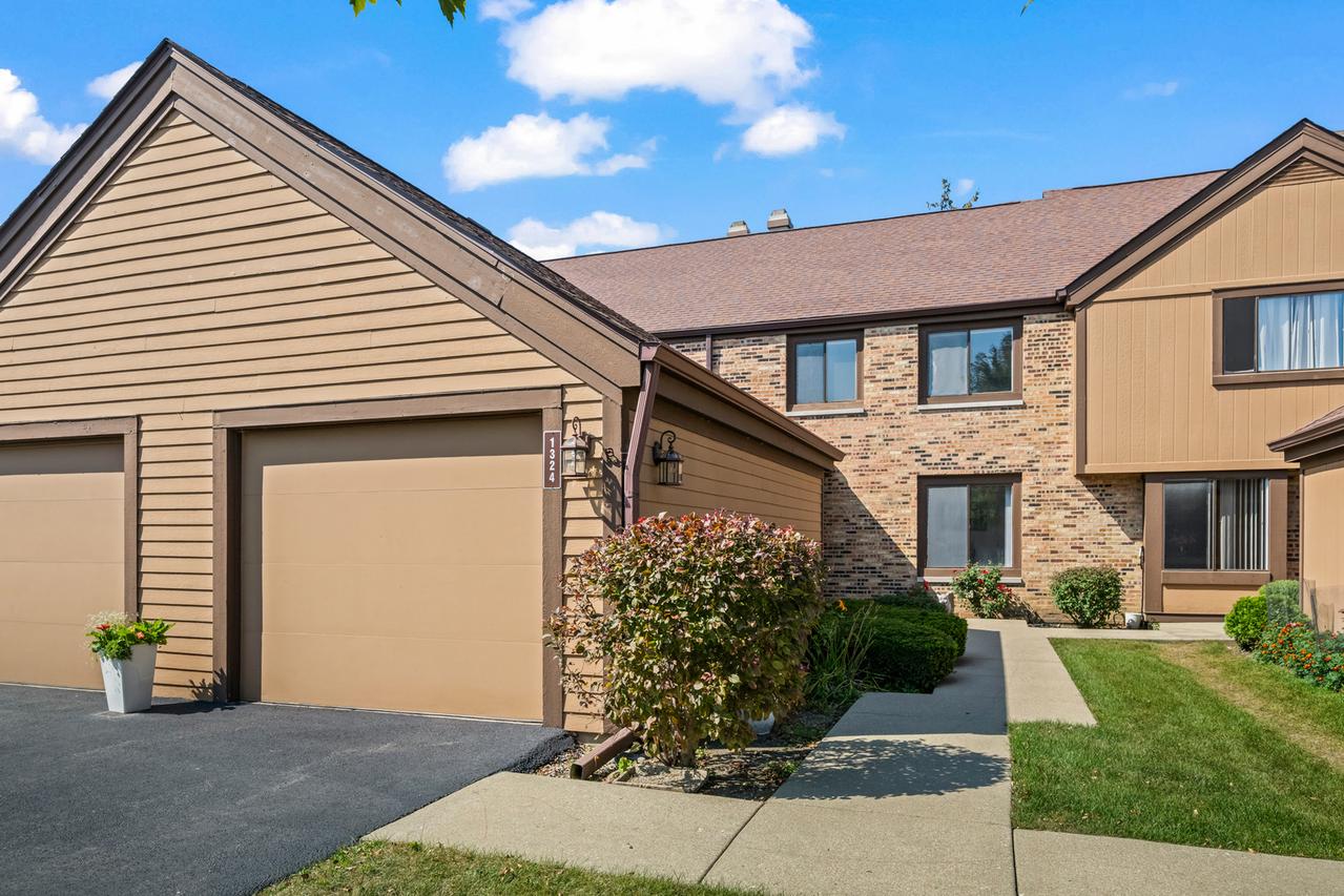 1324 Fairfax Ln., Buffalo Grove, IL 60089