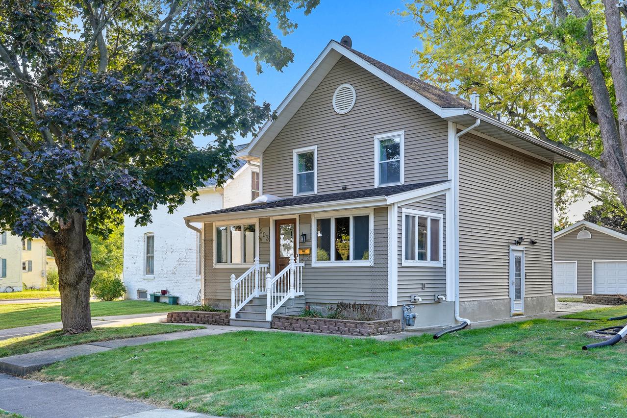 903 7th Ave., Sterling, IL 61081