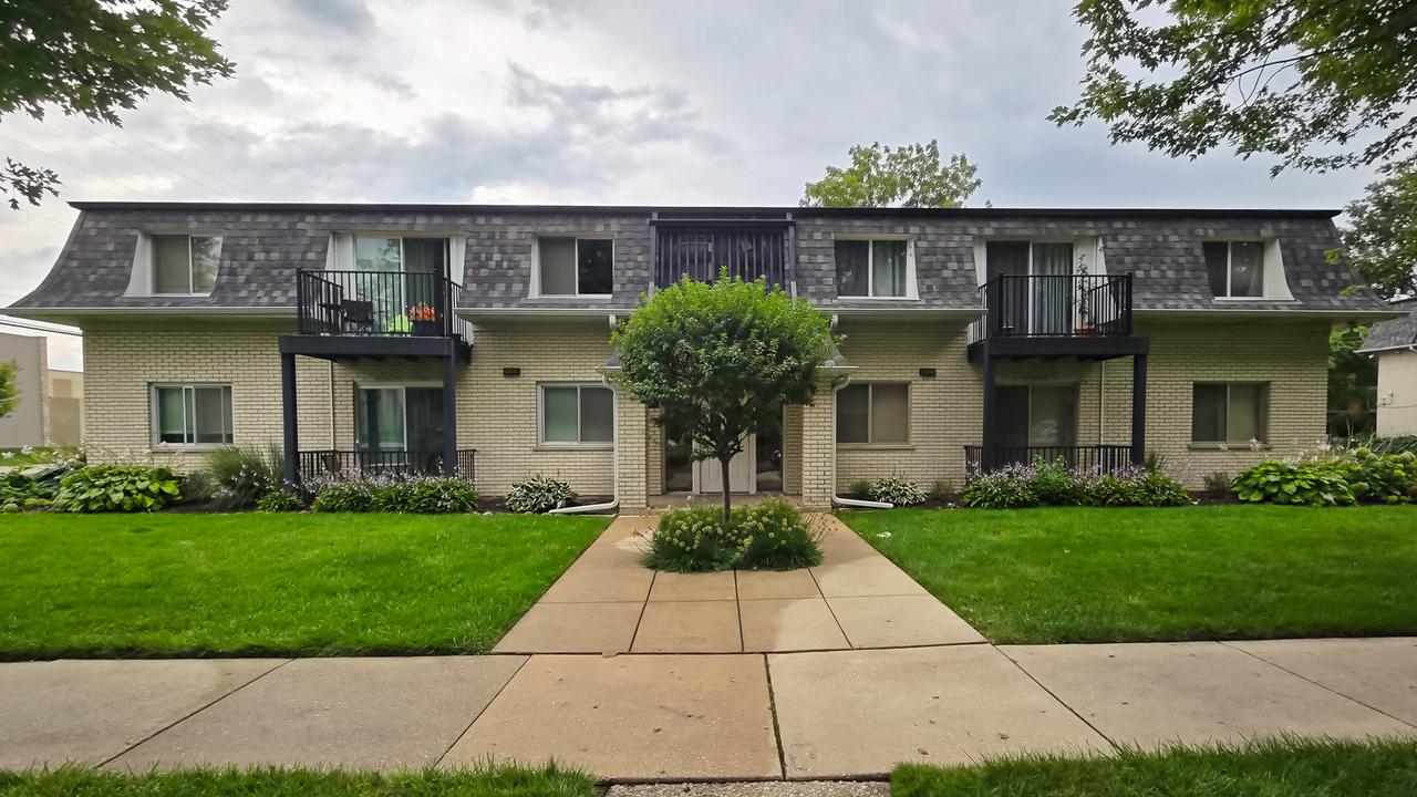 9601 S Karlov Ave. #104, Oak Lawn, IL 60453