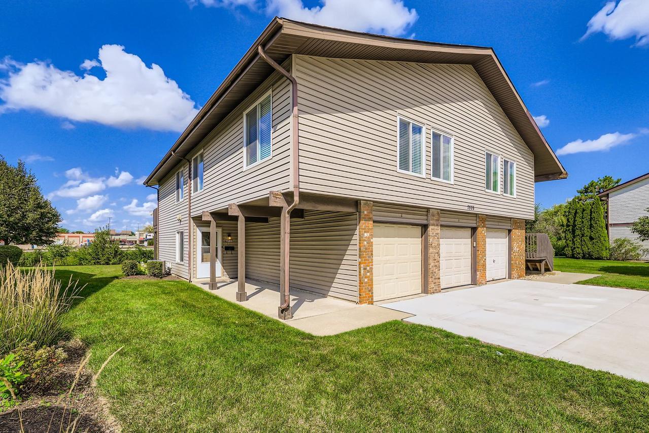 7526 Bristol Ln. #2, Hanover Park, IL 60133