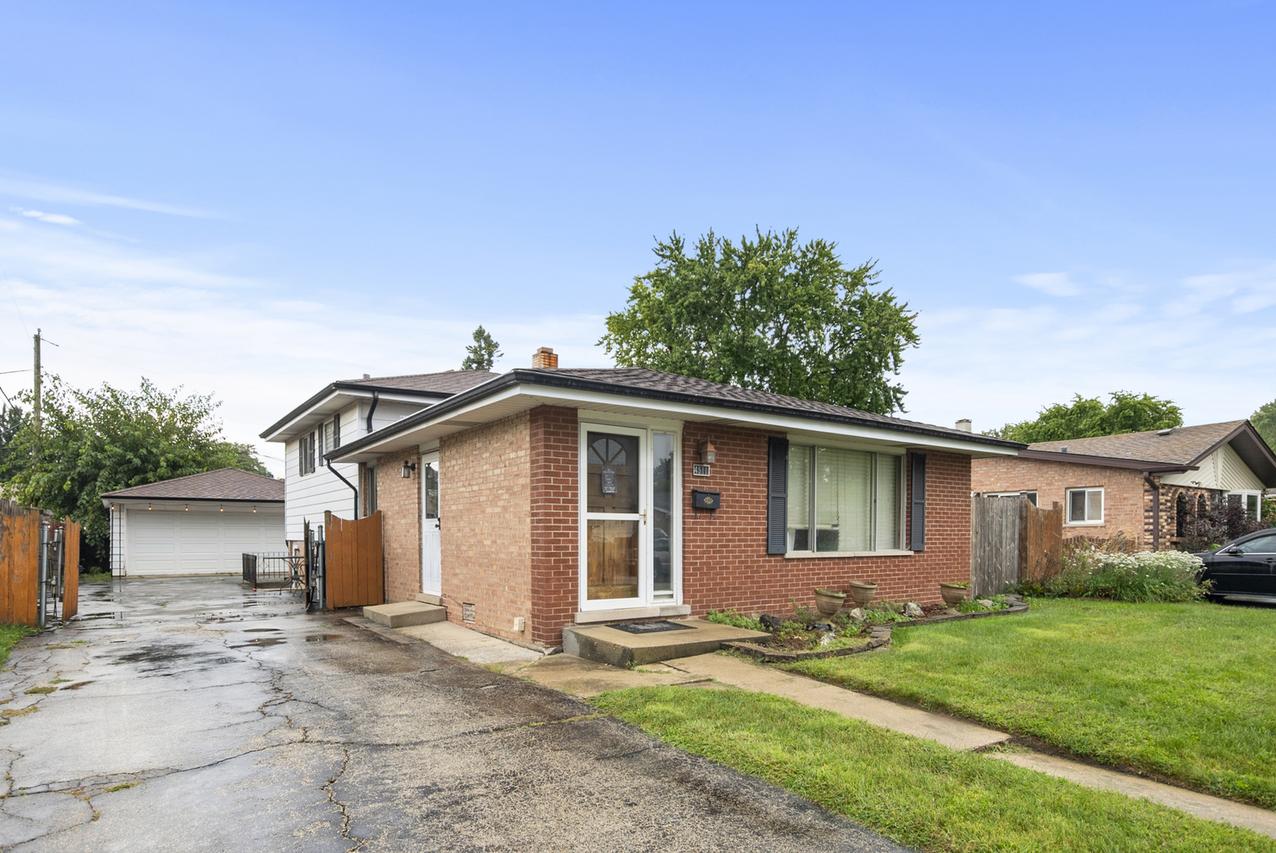 4511 W Howdy Ln., Alsip, IL 60803