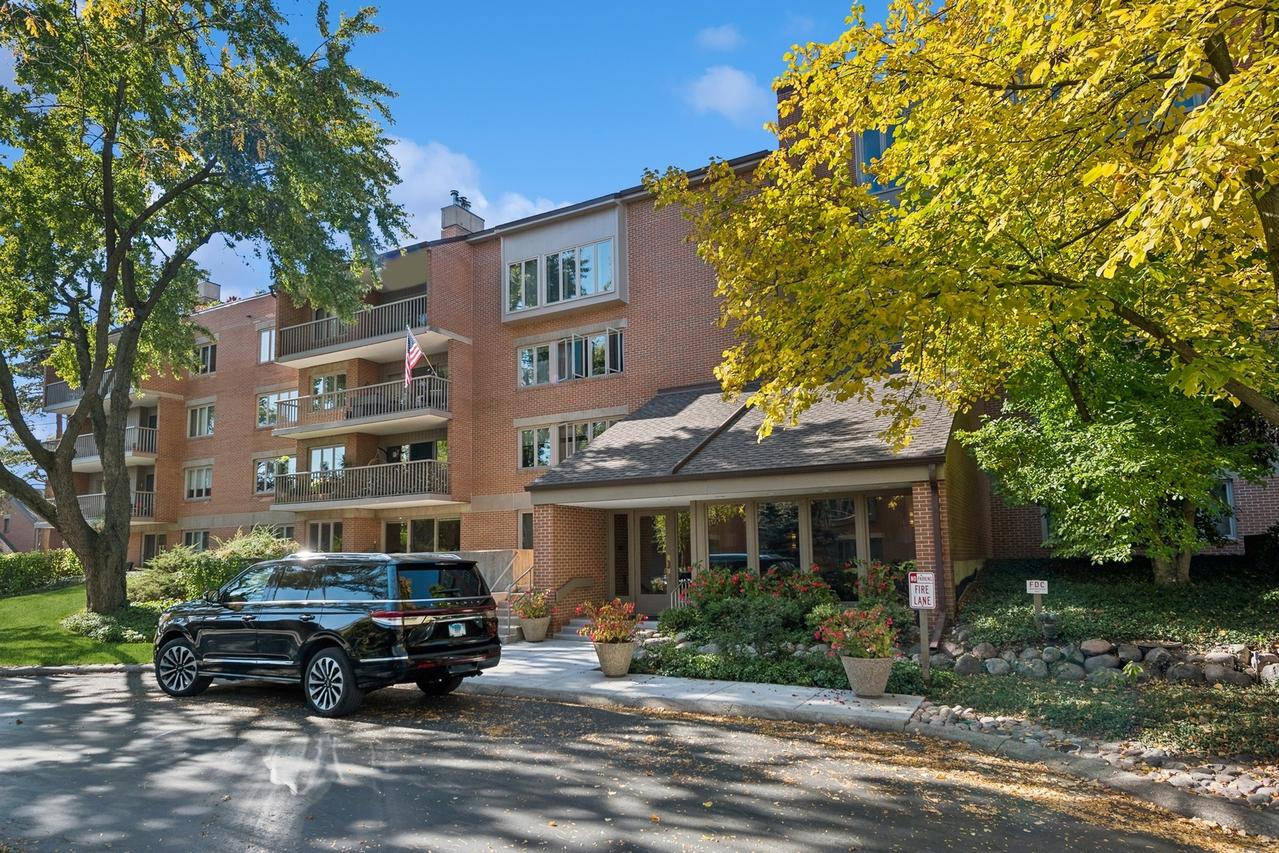 44 Park Ln. #435, Park Ridge, IL 60068